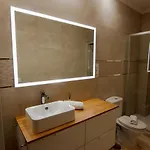 Rentalsevilla Centrico Apartamento Junto Al Guadalquivir Con Parking Coche Mediano *