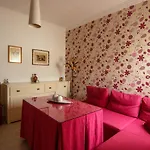 Rentalsevilla Centrico Apartamento Junto Al Guadalquivir Con Parking Coche Mediano *