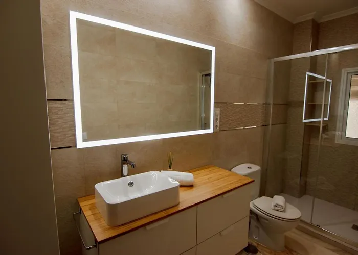 Rentalsevilla Centrico Apartamento Junto Al Guadalquivir Con Parking Coche Mediano *