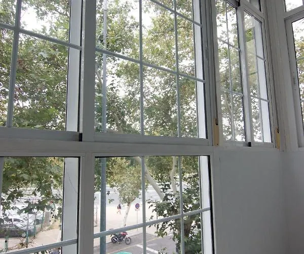Rentalsevilla Centrico Apartamento Junto Al Guadalquivir Con Parking Coche Mediano