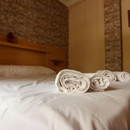 Rentalsevilla Centrico Apartamento Junto Al Guadalquivir Con Parking Coche Mediano