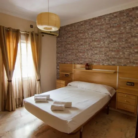 Rentalsevilla Centrico Apartamento Junto Al Guadalquivir Con Parking Coche Mediano Διαμέρισμα *
